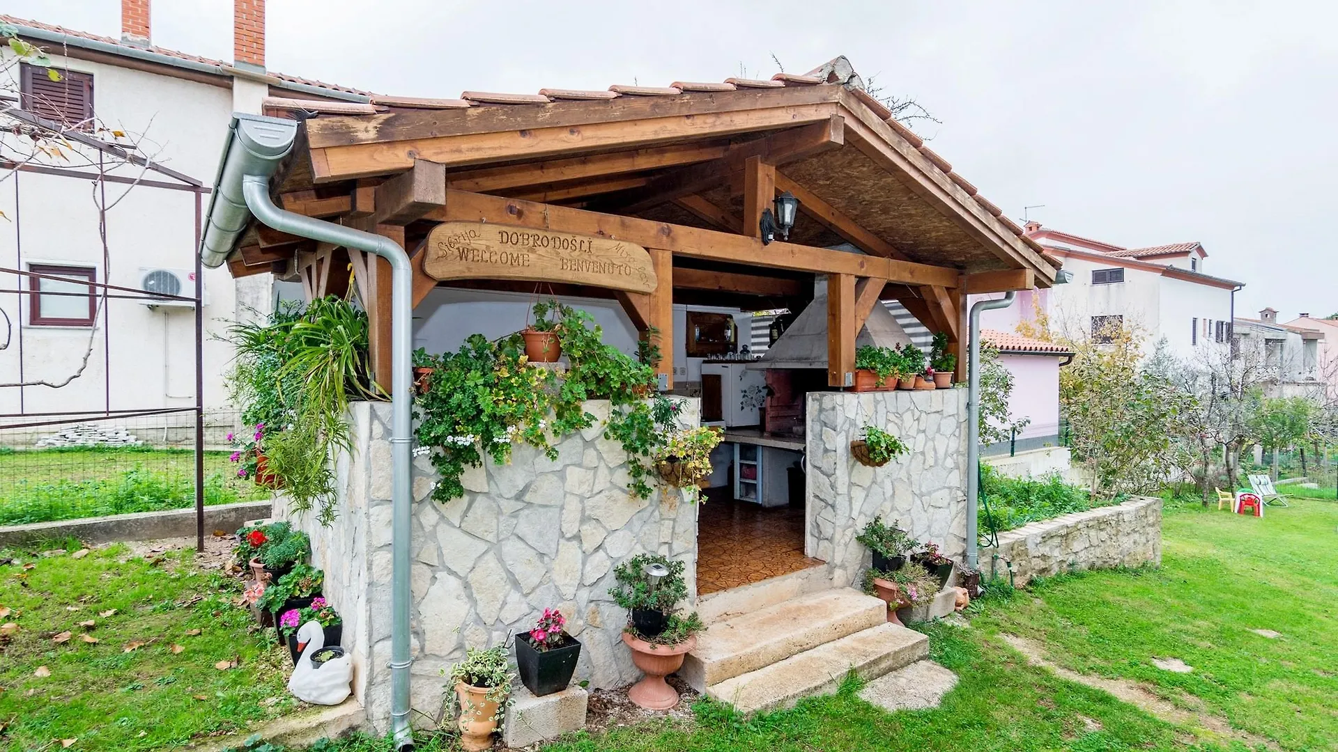 Apartments Silvia 143 Valbandon 0*,